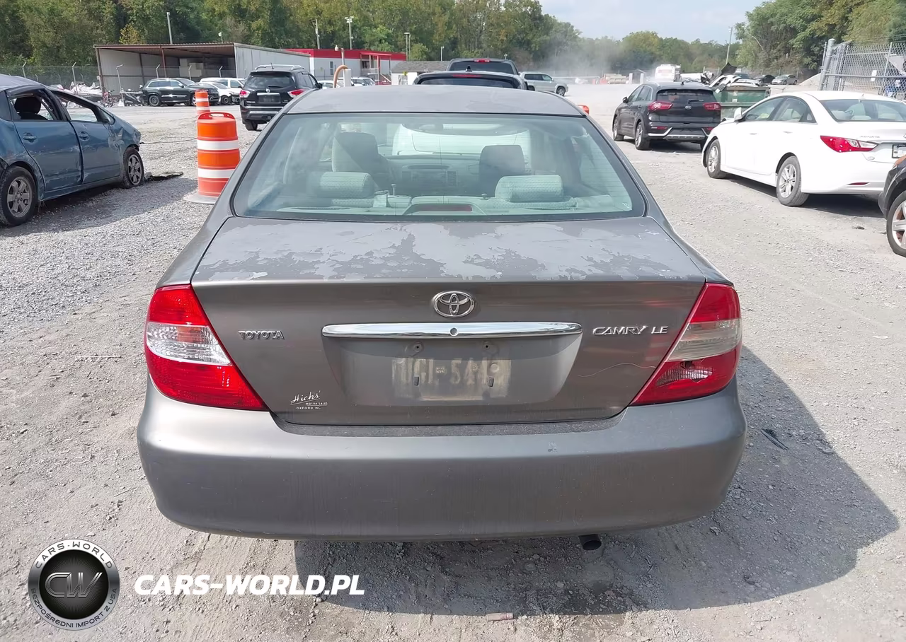 2002 Toyota Camry Le VIN:4T1BE32K22U574892 - 15