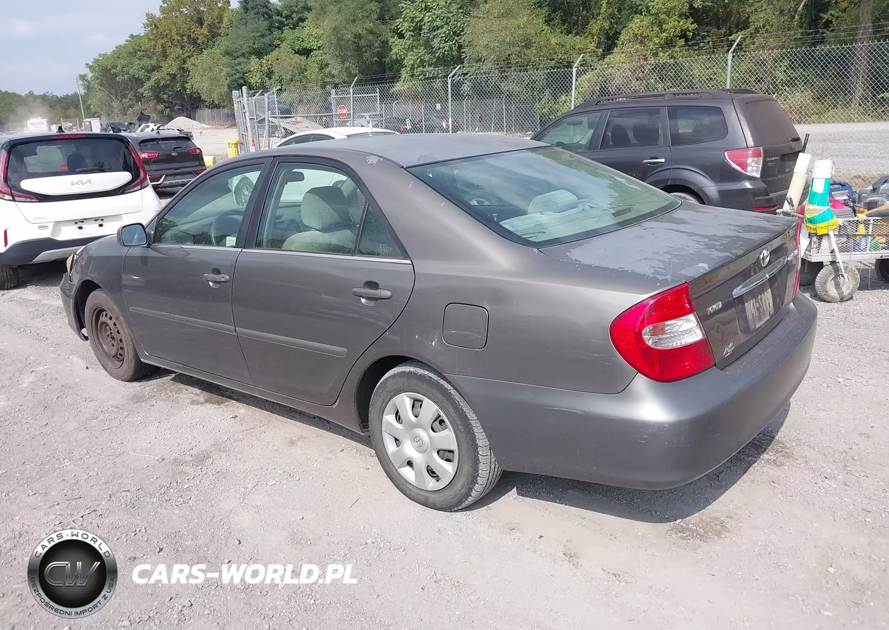 2002 Toyota Camry Le VIN:4T1BE32K22U574892 - 3