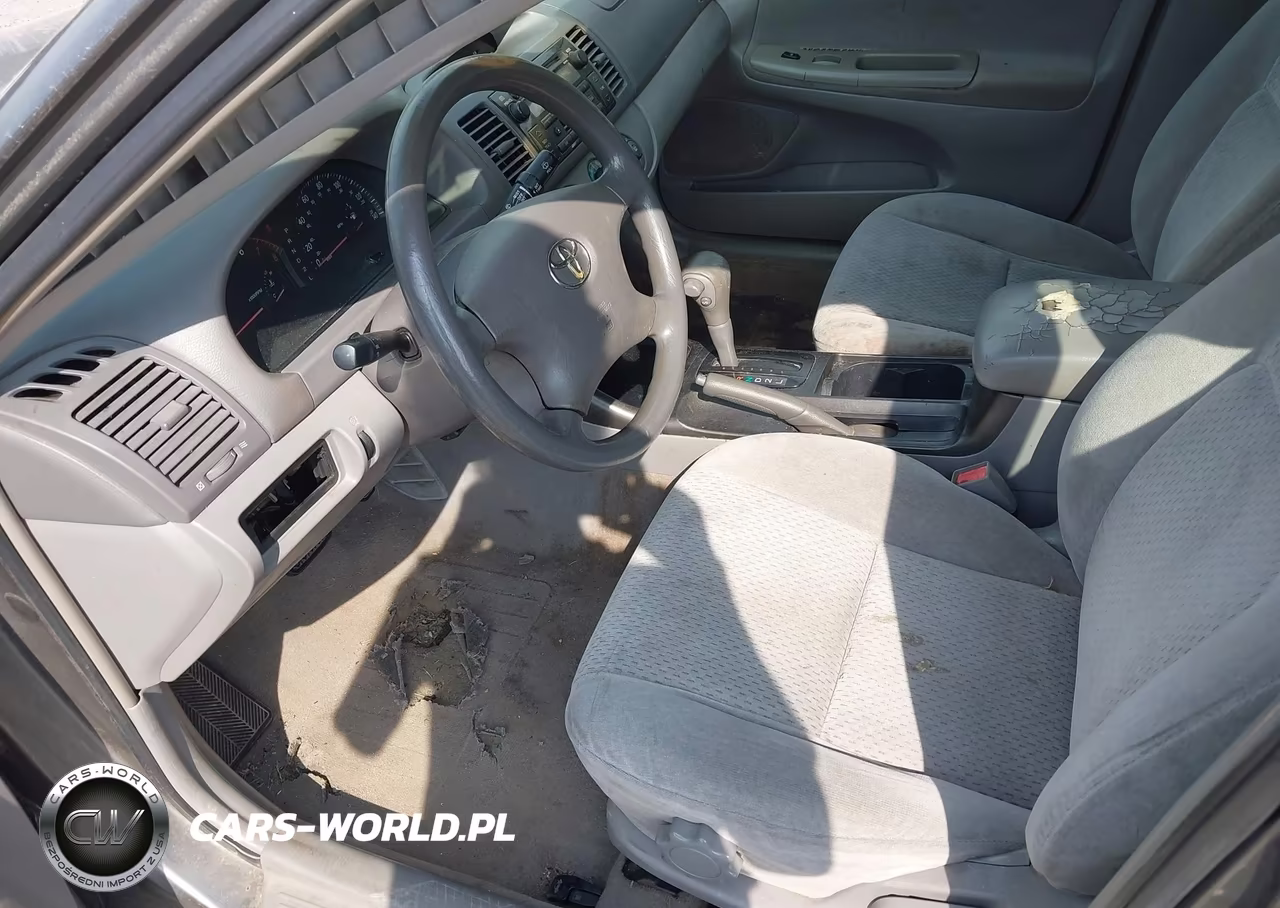 2002 Toyota Camry Le VIN:4T1BE32K22U574892 - 5