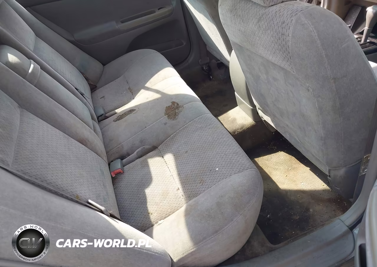 2002 Toyota Camry Le VIN:4T1BE32K22U574892 - 8