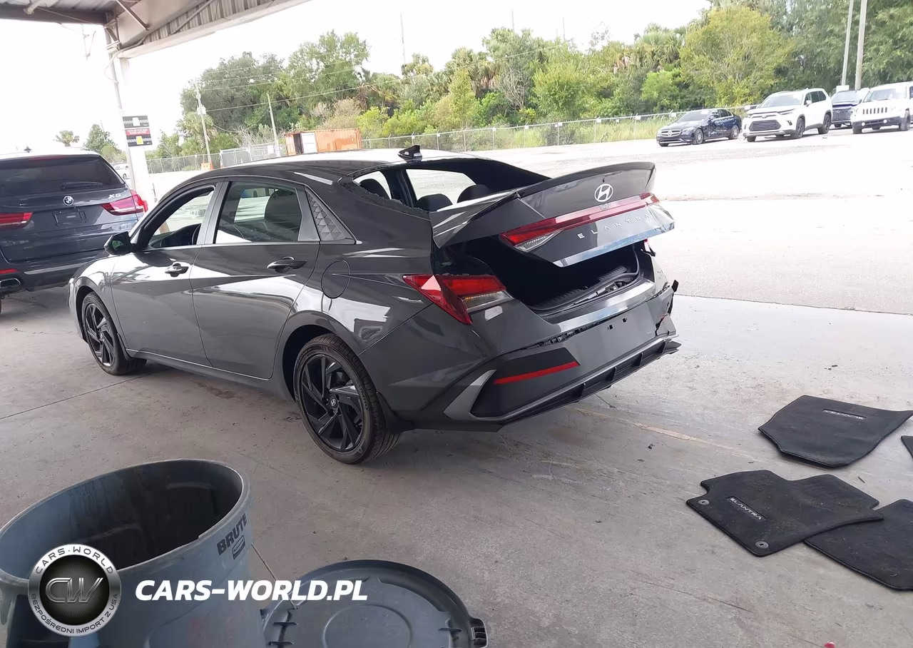 2026 Hyundai Elantra Sel Sport VIN:KMHLM4DGXTU230590 - 3