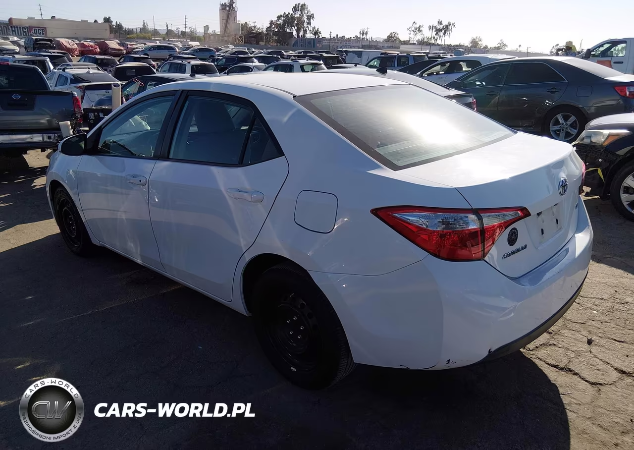 2015 Toyota Corolla Le Plus VIN:5YFBURHE8FP246990 - 3