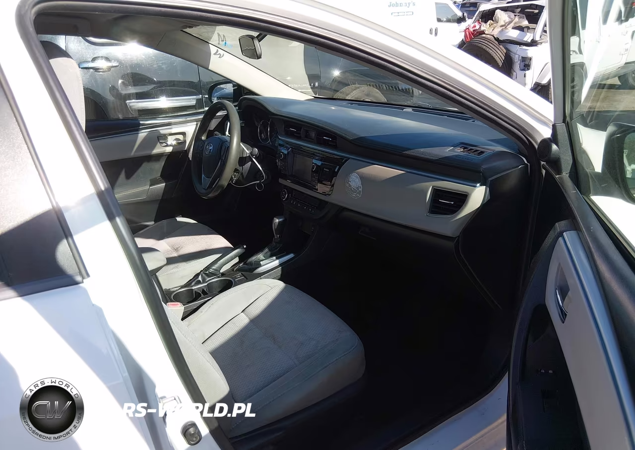 2015 Toyota Corolla Le Plus VIN:5YFBURHE8FP246990 - 5