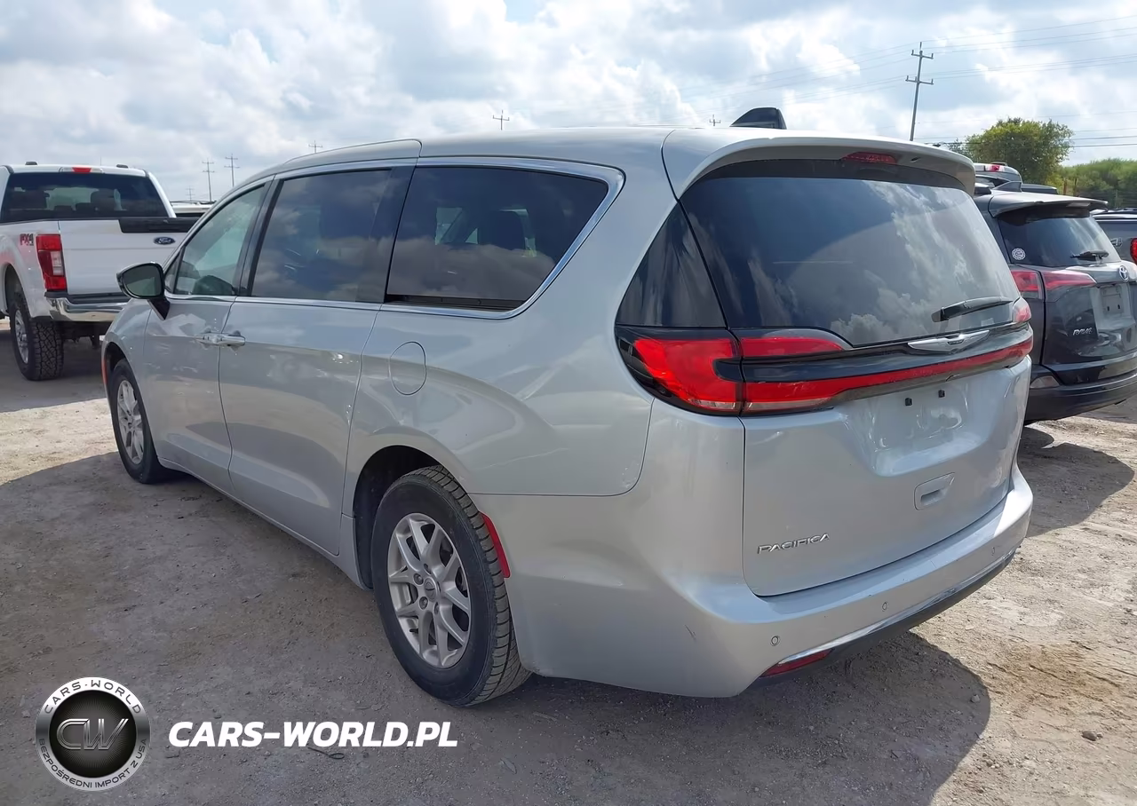 2024 Chrysler Pacifica Touring L VIN:2C4RC1BG8RR132649 - 3