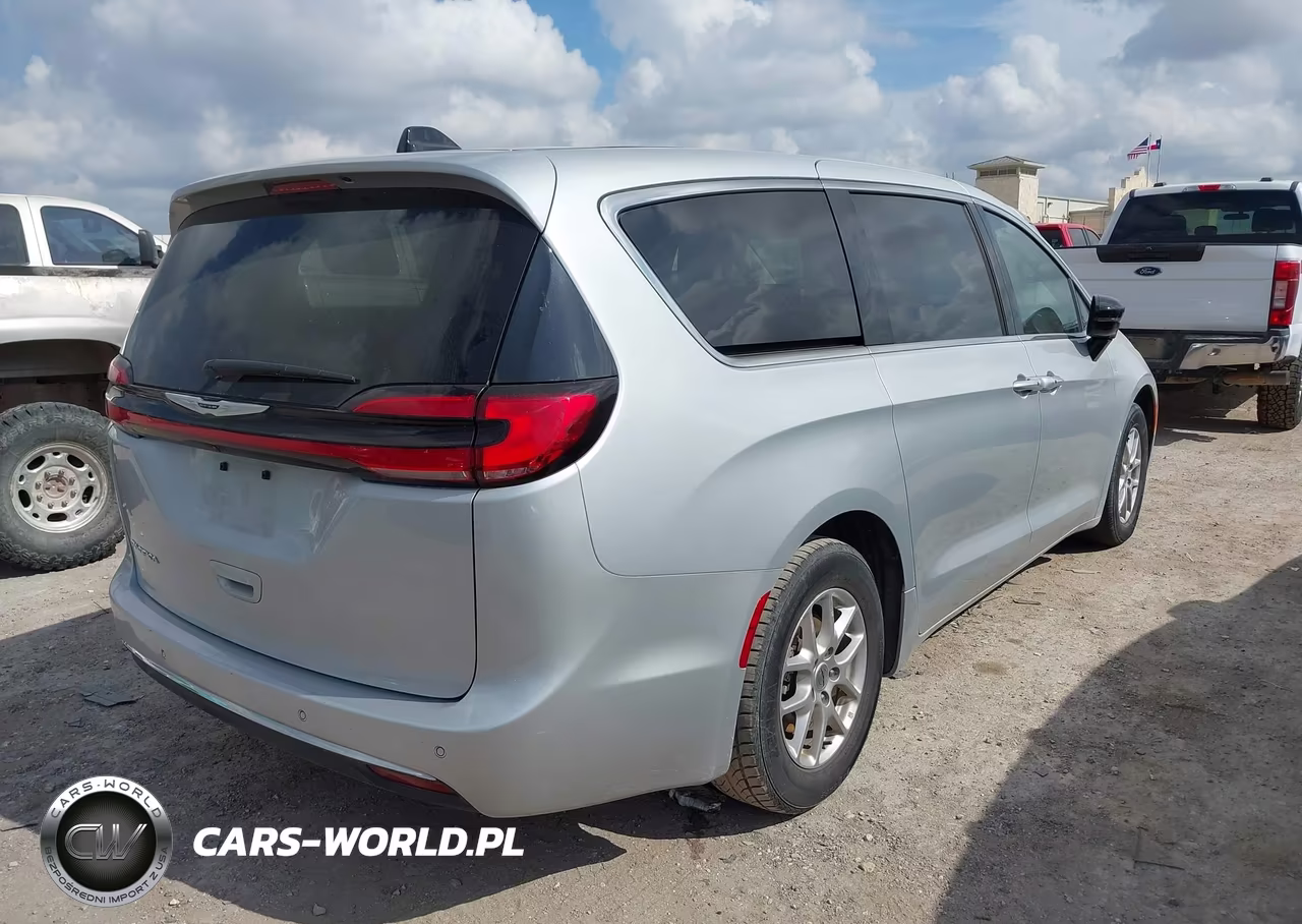 2024 Chrysler Pacifica Touring L VIN:2C4RC1BG8RR132649 - 4