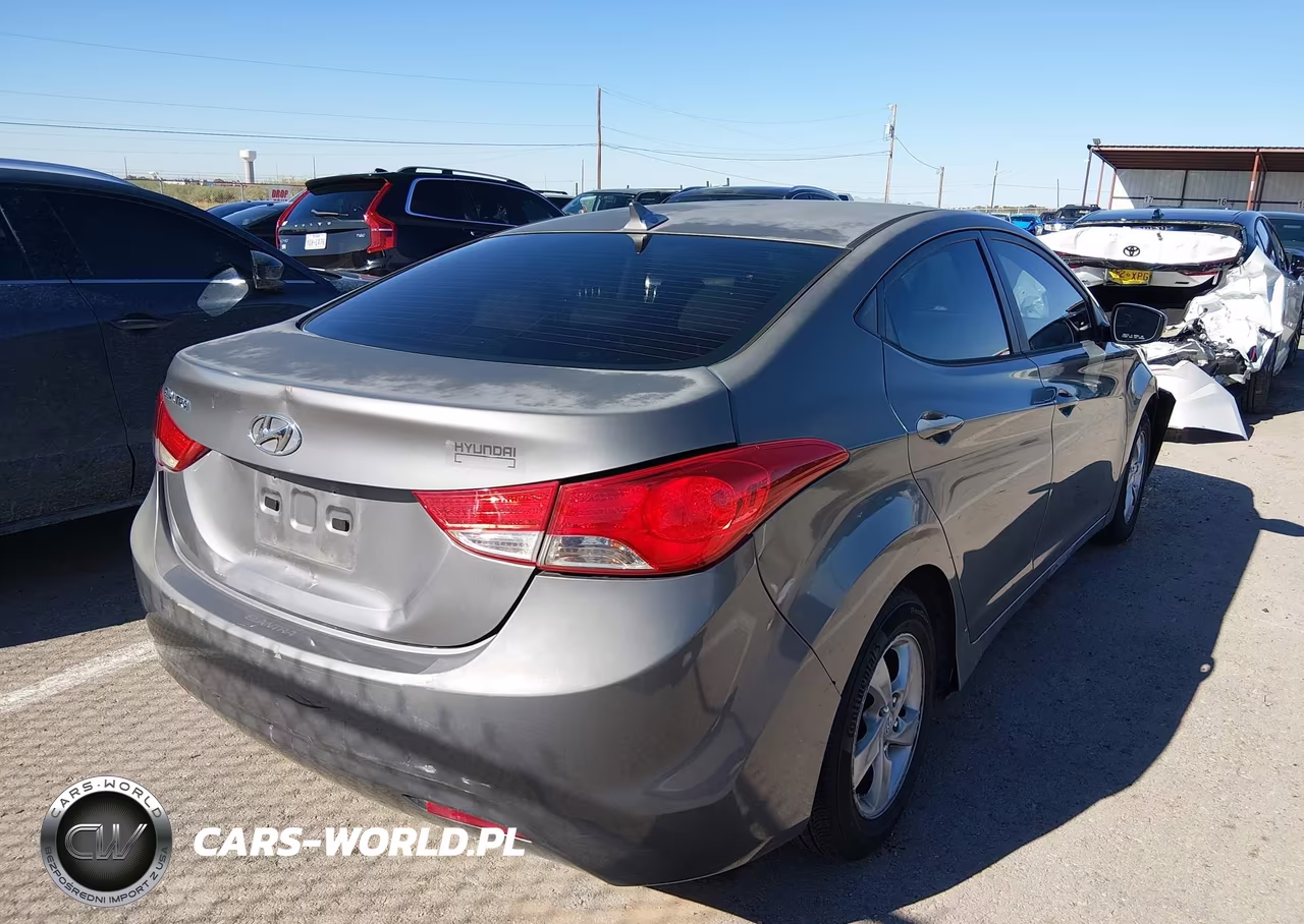 2013 Hyundai Elantra Gls VIN:5NPDH4AE5DH305434 - 4