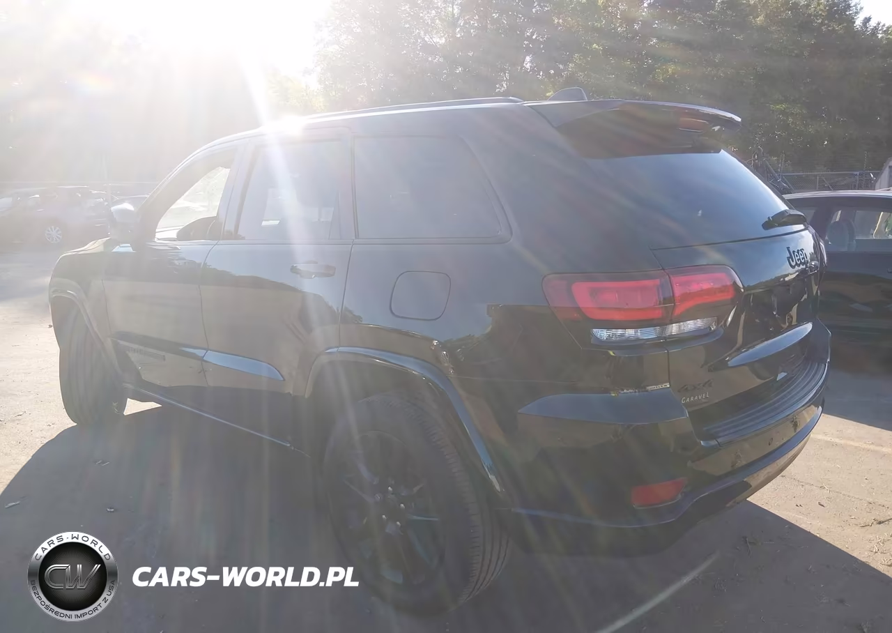 2018 Jeep Grand Cherokee Altitude 4X4 VIN:1C4RJFAG8JC336594 - 3
