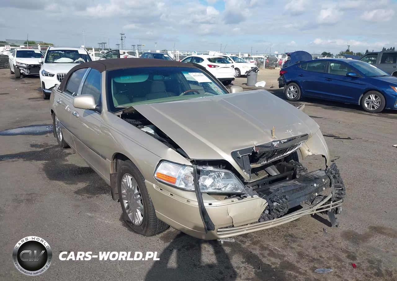 2008 Lincoln Town Car Signature Limited VIN:2LNHM82W48X658503 - 1