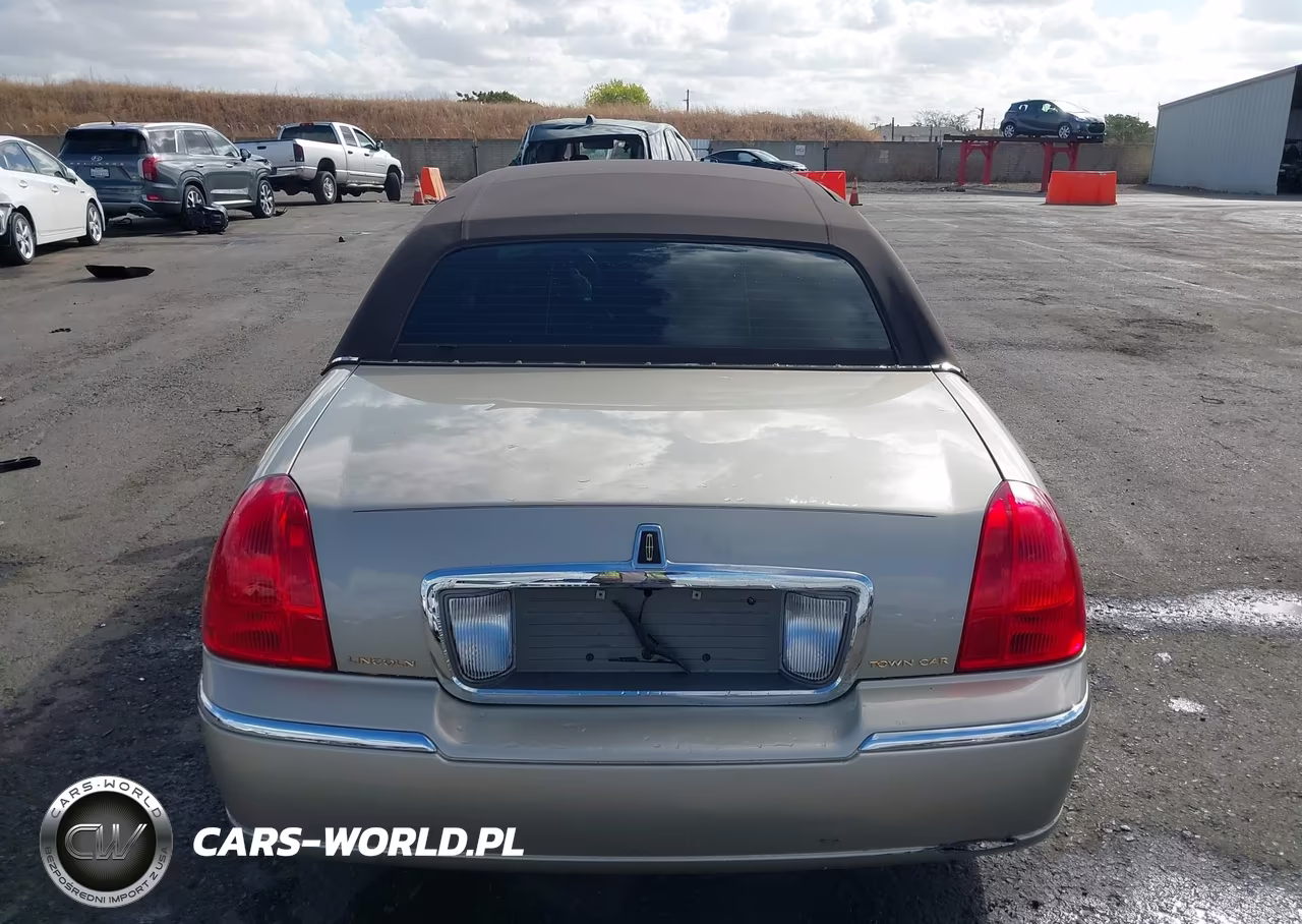 2008 Lincoln Town Car Signature Limited VIN:2LNHM82W48X658503 - 16