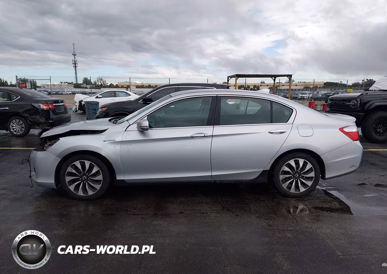 2015 Honda Accord Hybrid VIN:1HGCR6F31FA006837 - 15