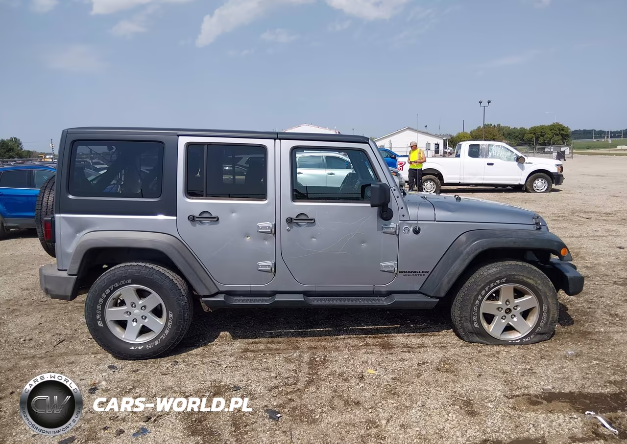 2013 Jeep Wrangler Unlimited Sport VIN:1C4BJWDG0DL700007 - 13