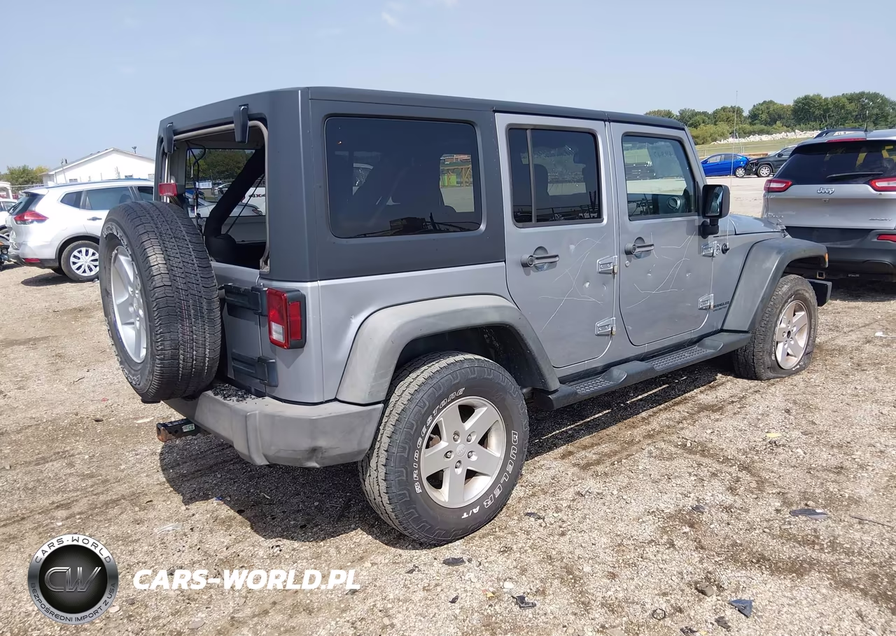 2013 Jeep Wrangler Unlimited Sport VIN:1C4BJWDG0DL700007 - 4
