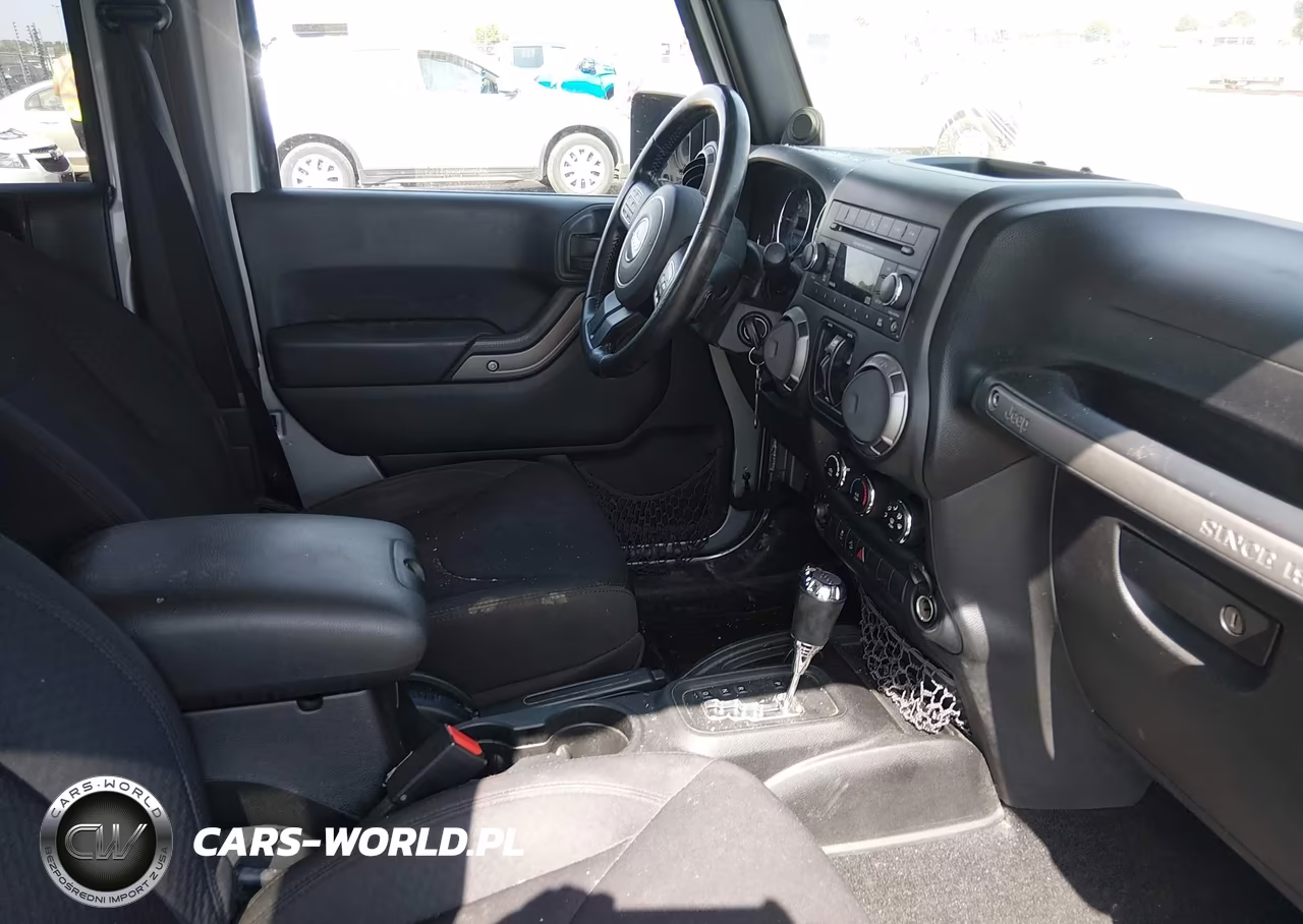 2013 Jeep Wrangler Unlimited Sport VIN:1C4BJWDG0DL700007 - 5