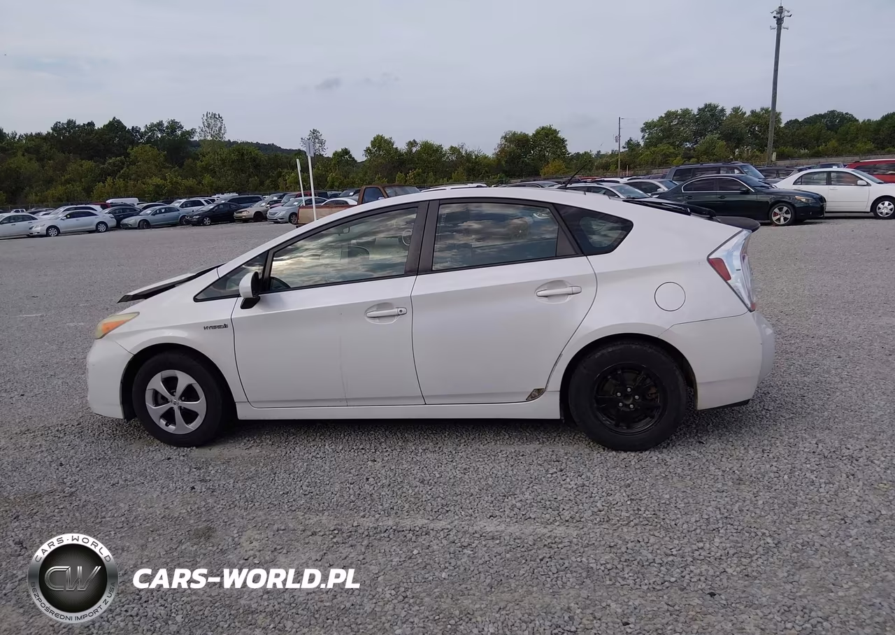 2013 Toyota Prius Two VIN:JTDKN3DU9D0346160 - 14