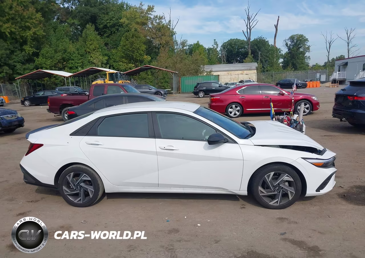 2025 Hyundai Elantra Sel Sport VIN:KMHLM4DG8SU932437 - 13