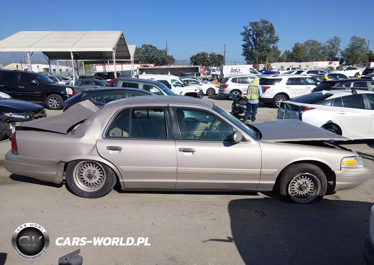 1998 Ford Crown Victoria Lx VIN:2FAFP74W3WX190986 - 13