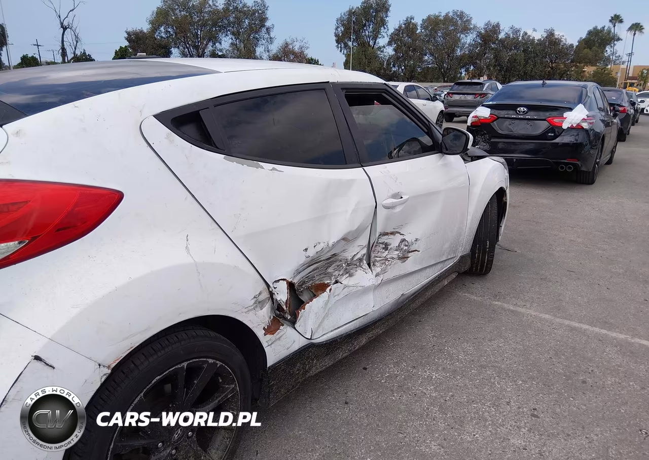2016 Hyundai Veloster VIN:KMHTC6ADXGU262633 - 12