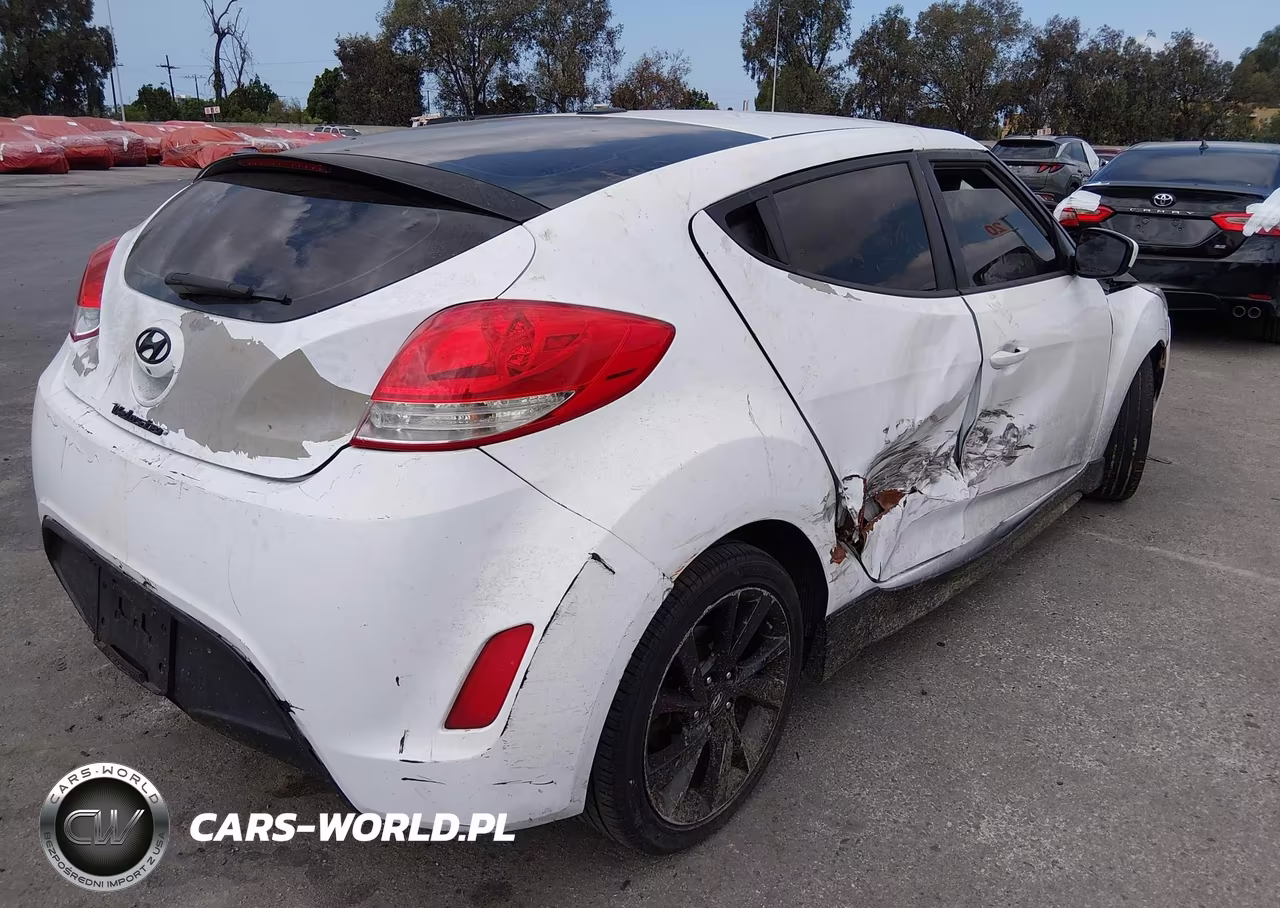 2016 Hyundai Veloster VIN:KMHTC6ADXGU262633 - 4