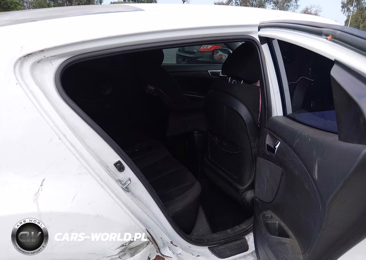 2016 Hyundai Veloster VIN:KMHTC6ADXGU262633 - 8