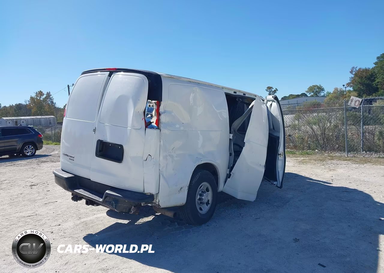 2015 Chevrolet Express 2500 Work Van VIN:1GCWGFCF9F1250378 - 4