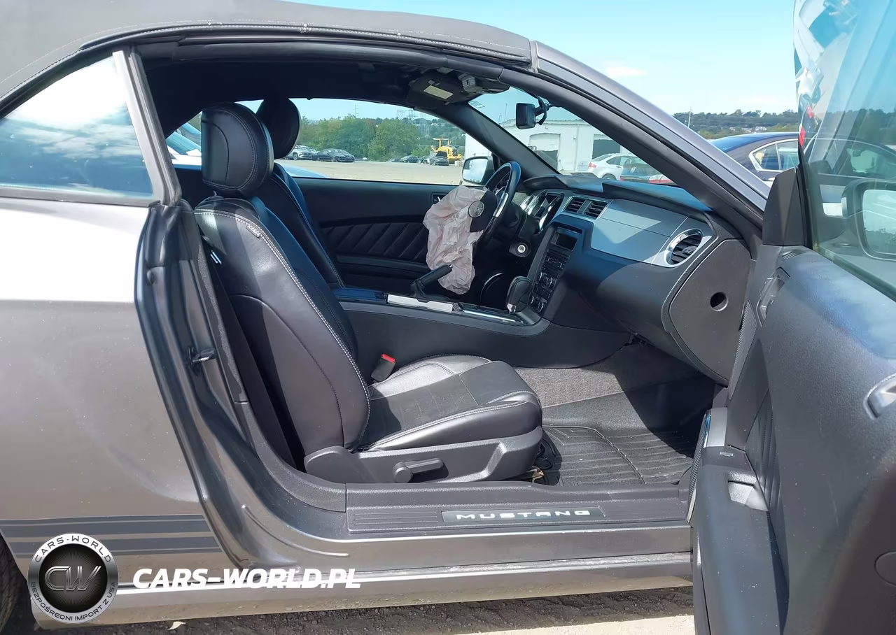 2013 Ford Mustang V6 Premium VIN:1ZVBP8EM6D5213958 - 5