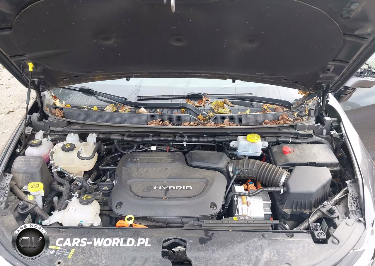 2022 Chrysler Pacifica Hybrid Touring L VIN:2C4RC1L78NR216995 - 10