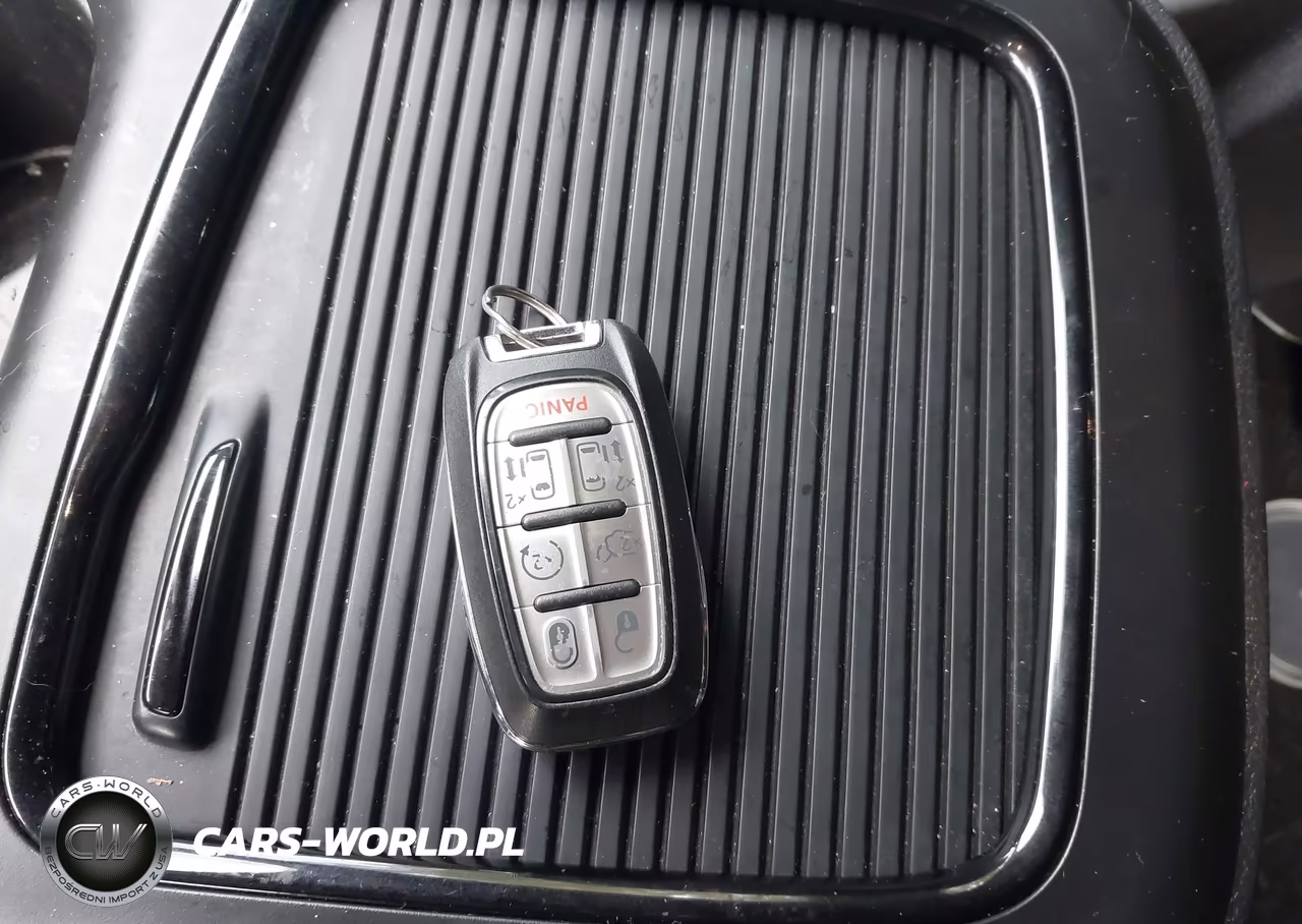 2022 Chrysler Pacifica Hybrid Touring L VIN:2C4RC1L78NR216995 - 11