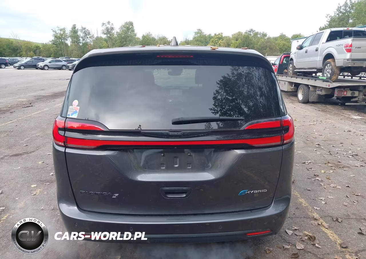 2022 Chrysler Pacifica Hybrid Touring L VIN:2C4RC1L78NR216995 - 16