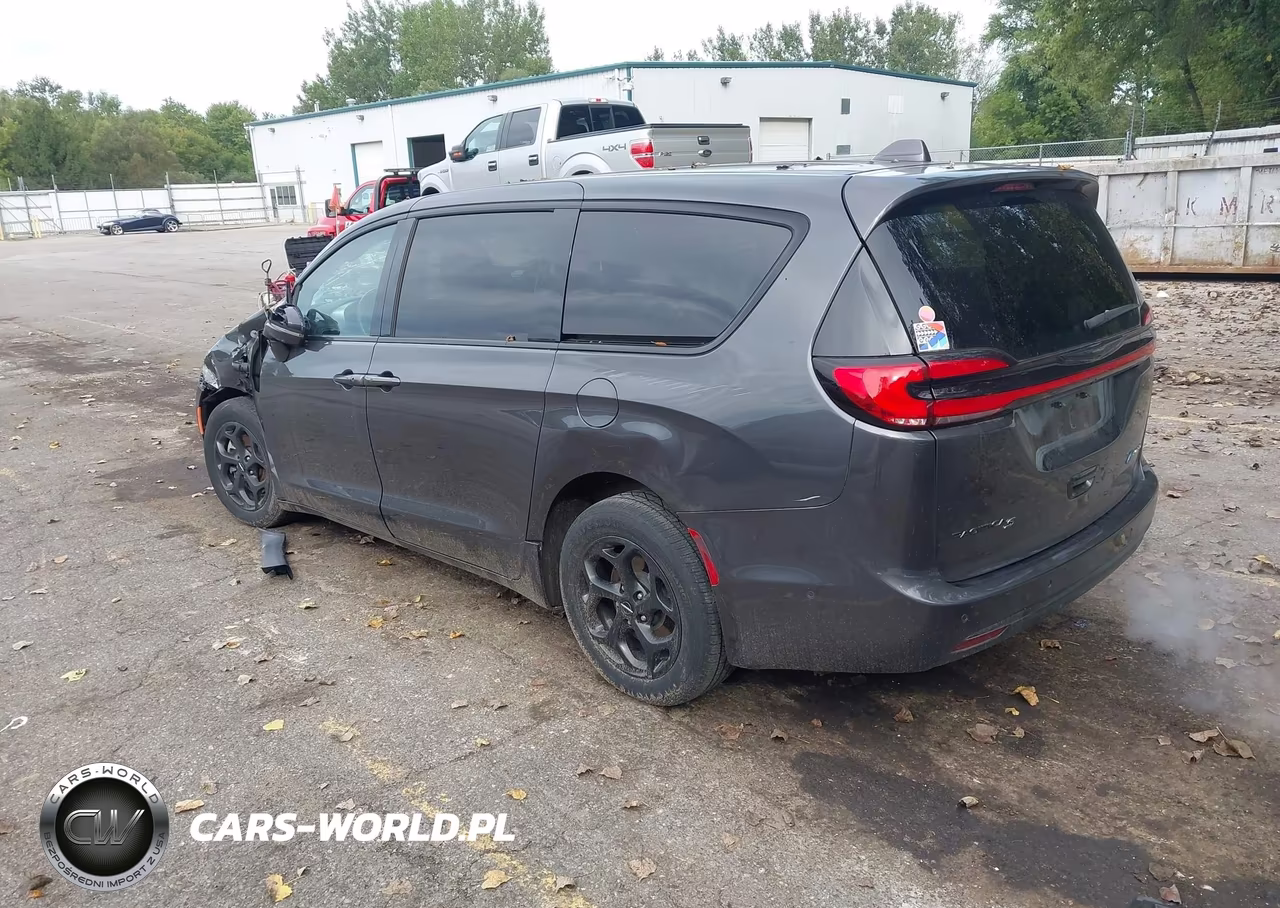 2022 Chrysler Pacifica Hybrid Touring L VIN:2C4RC1L78NR216995 - 3