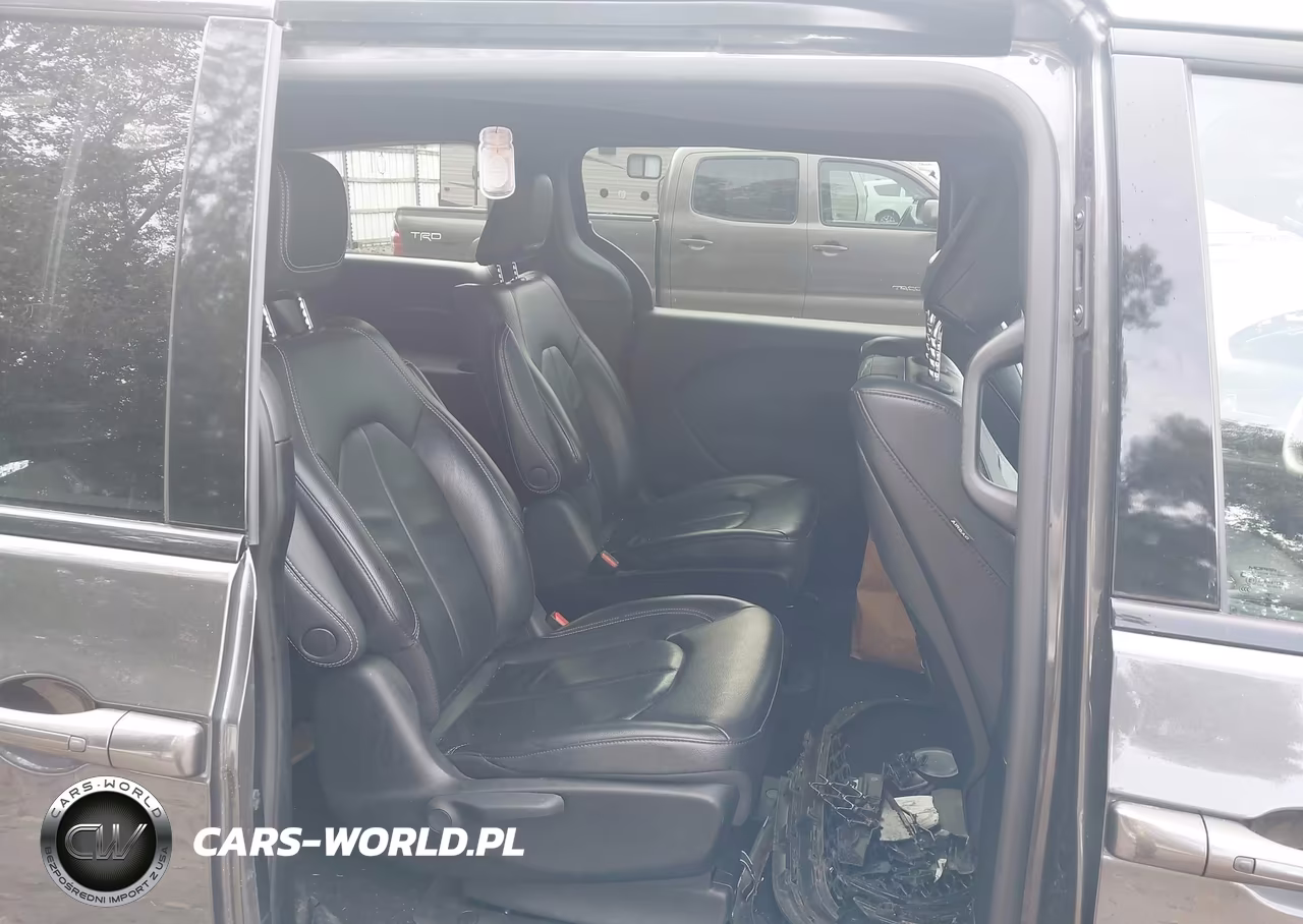2022 Chrysler Pacifica Hybrid Touring L VIN:2C4RC1L78NR216995 - 8