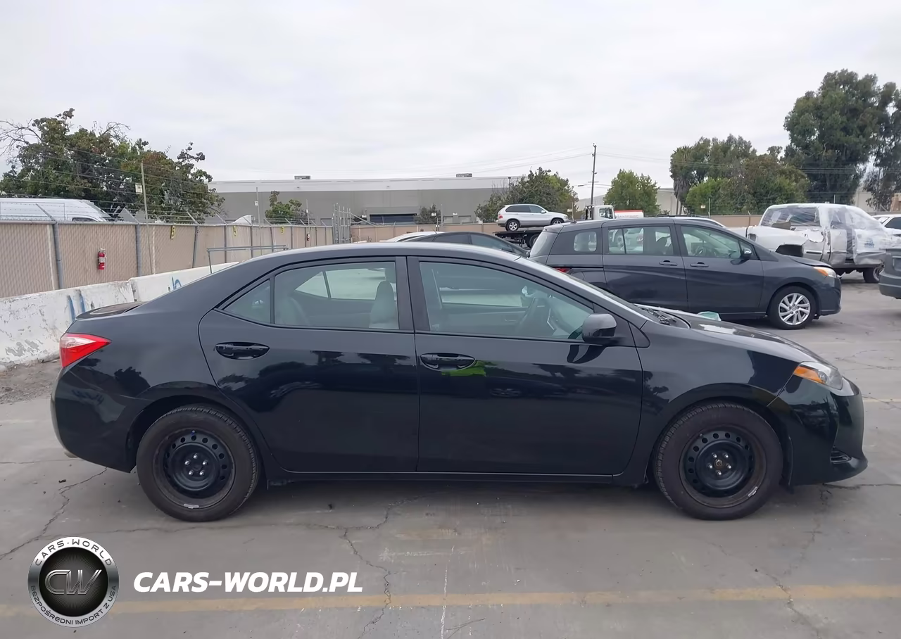 2017 Toyota Corolla Le VIN:2T1BURHEXHC916543 - 13