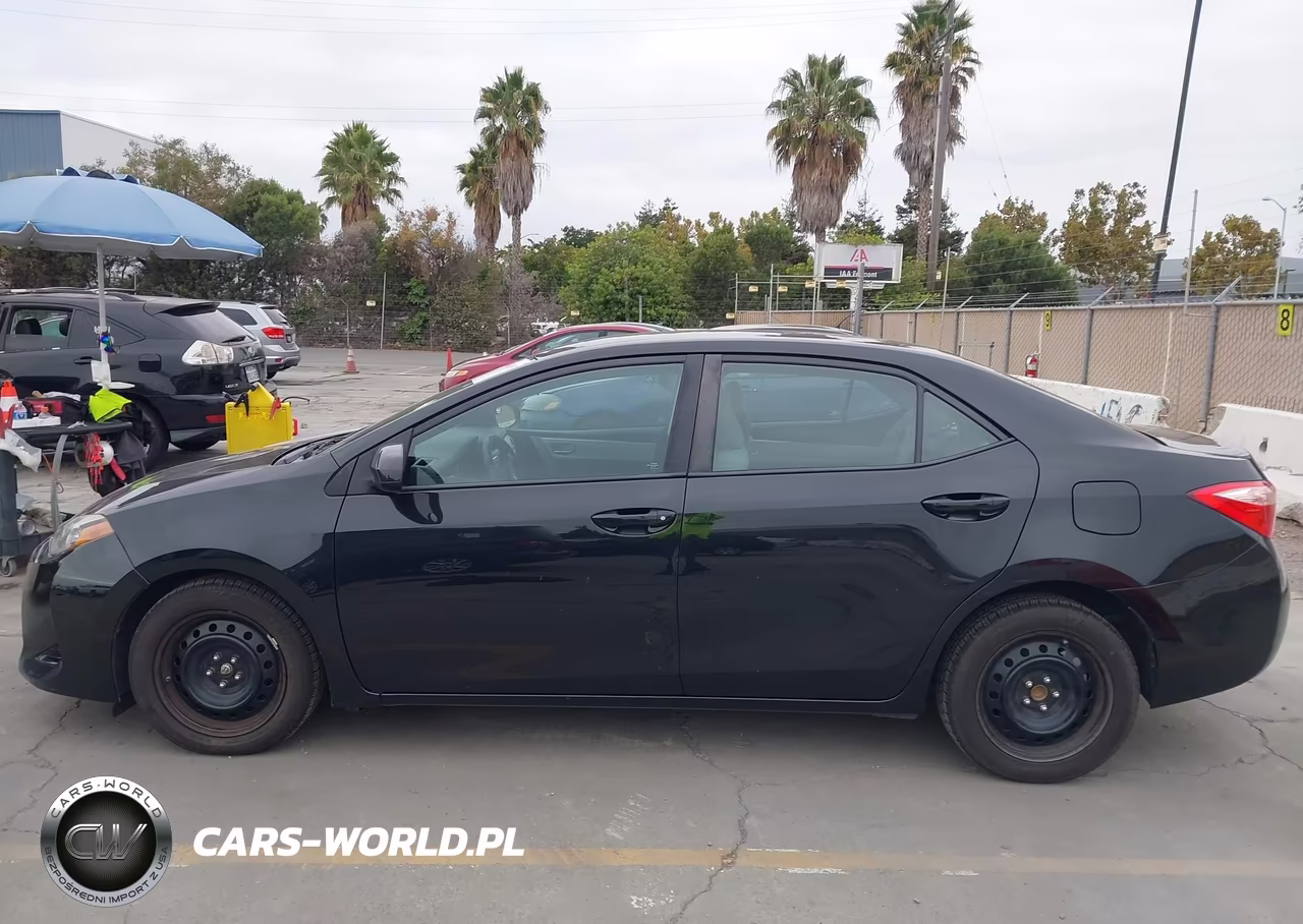 2017 Toyota Corolla Le VIN:2T1BURHEXHC916543 - 14