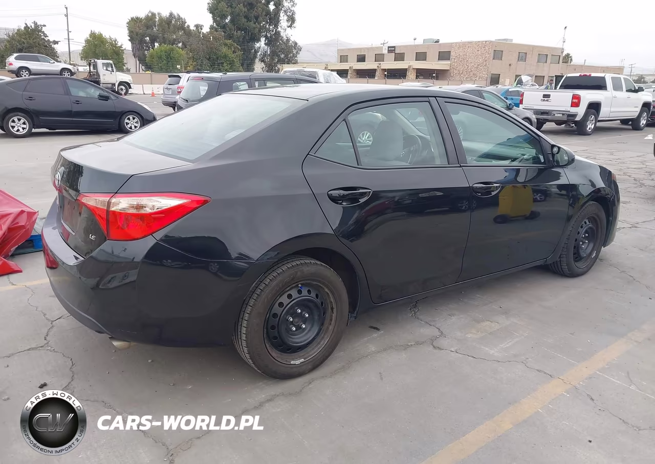2017 Toyota Corolla Le VIN:2T1BURHEXHC916543 - 4