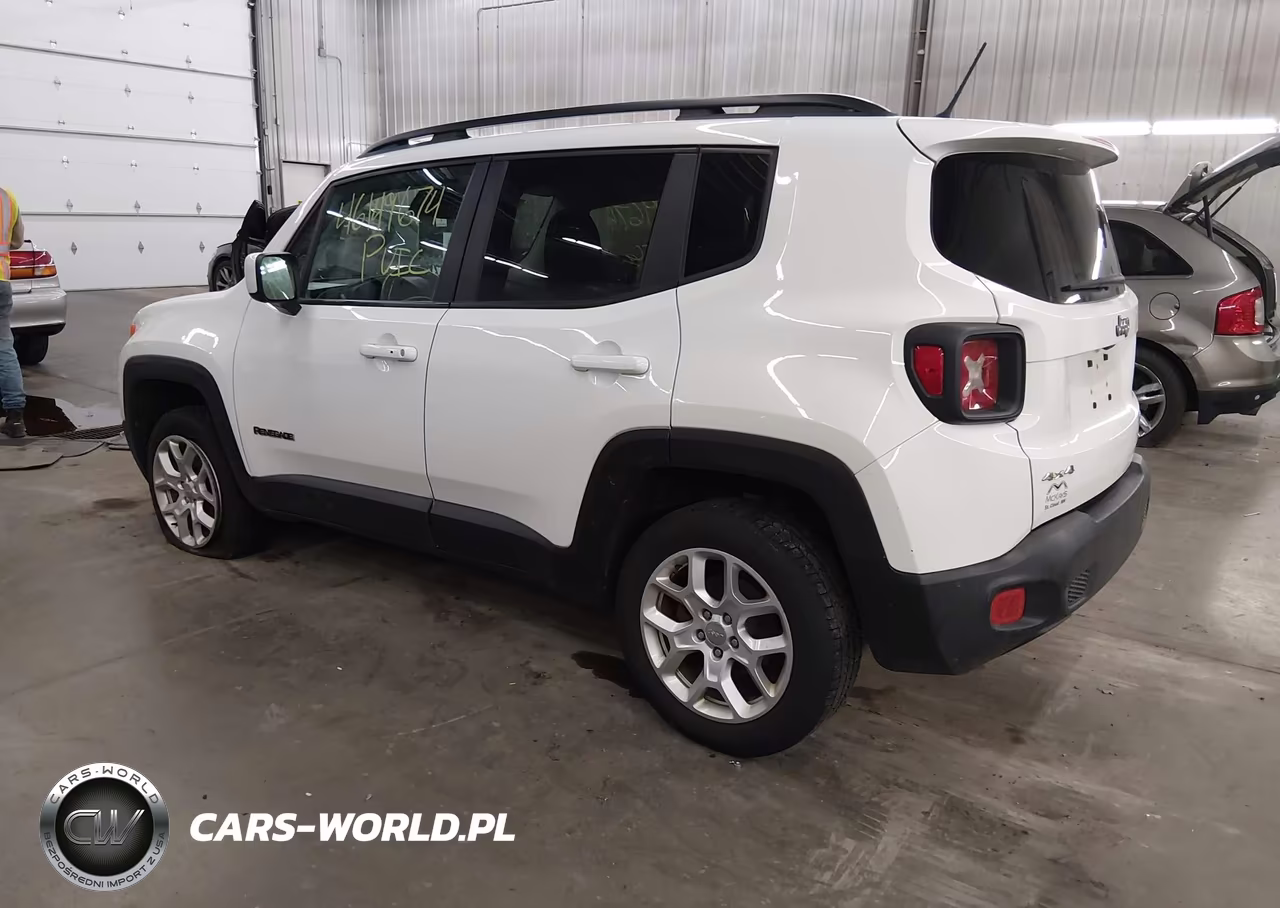 2017 Jeep Renegade Latitude 4X4 VIN:ZACCJBBB9HPG32666 - 3