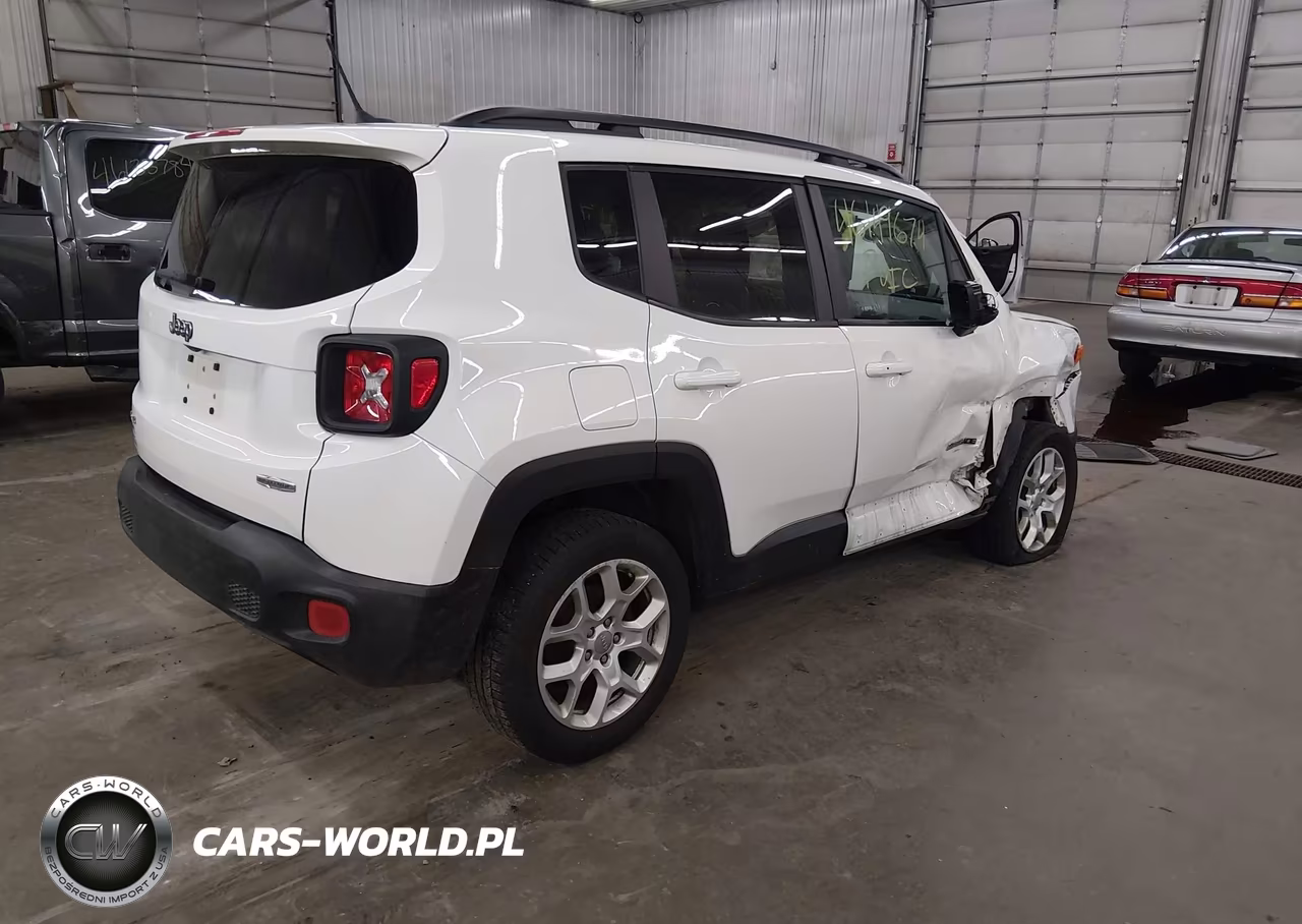 2017 Jeep Renegade Latitude 4X4 VIN:ZACCJBBB9HPG32666 - 4