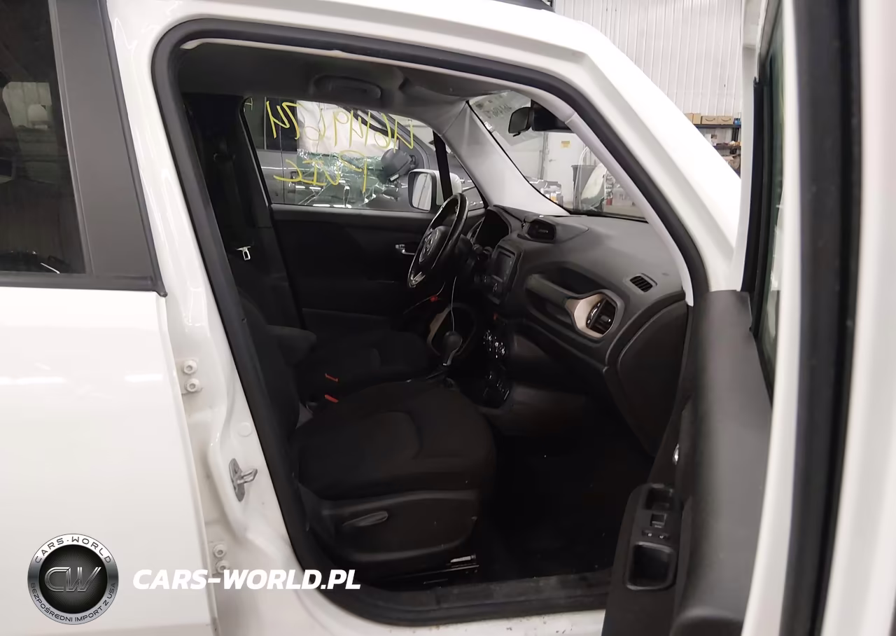 2017 Jeep Renegade Latitude 4X4 VIN:ZACCJBBB9HPG32666 - 5