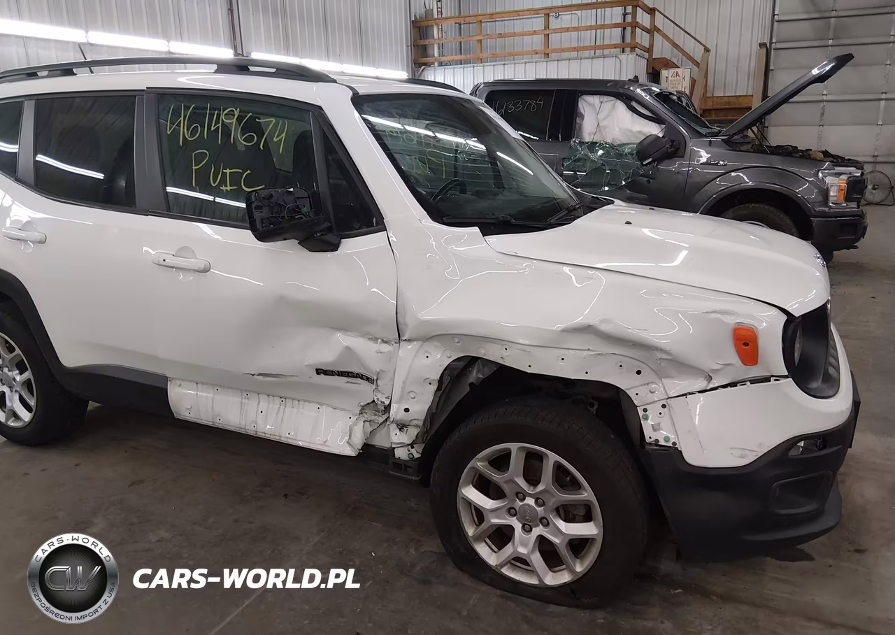 2017 Jeep Renegade Latitude 4X4 VIN:ZACCJBBB9HPG32666 - 6
