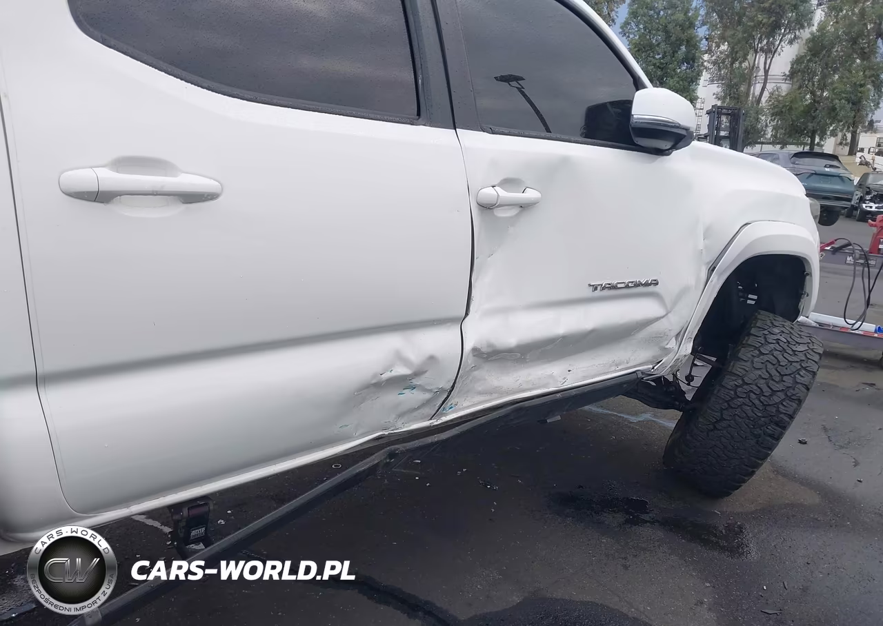 2018 Toyota Tacoma Trd Sport VIN:3TMBZ5DN8JM016317 - 11