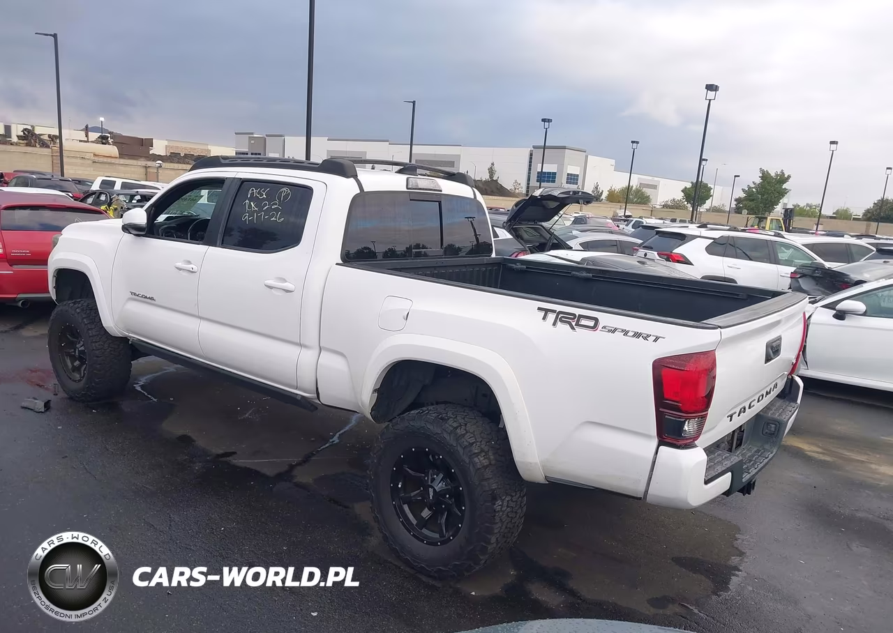 2018 Toyota Tacoma Trd Sport VIN:3TMBZ5DN8JM016317 - 3