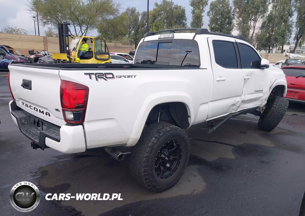 2018 Toyota Tacoma Trd Sport VIN:3TMBZ5DN8JM016317 - 4
