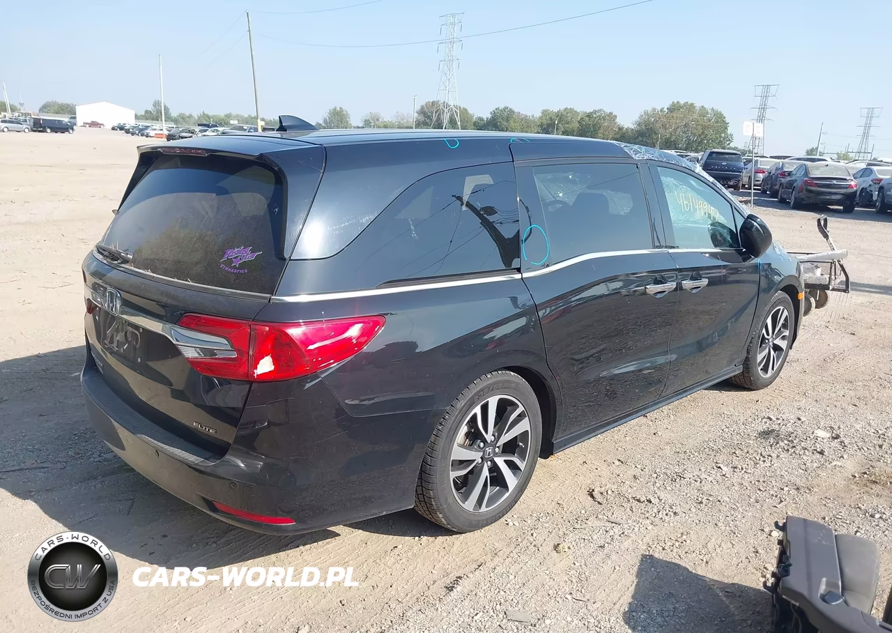2018 Honda Odyssey Elite VIN:5FNRL6H94JB023112 - 4