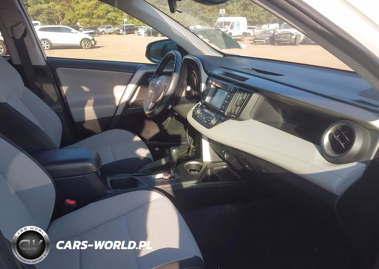 2018 Toyota Rav4 Xle VIN:2T3WFREV2JW513569 - 5