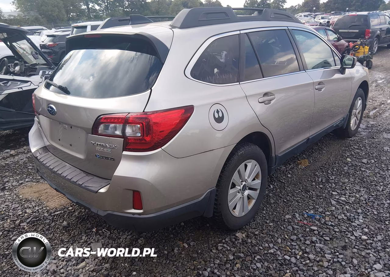 2016 Subaru Outback 2.5I Premium VIN:4S4BSACC2G3338826 - 4
