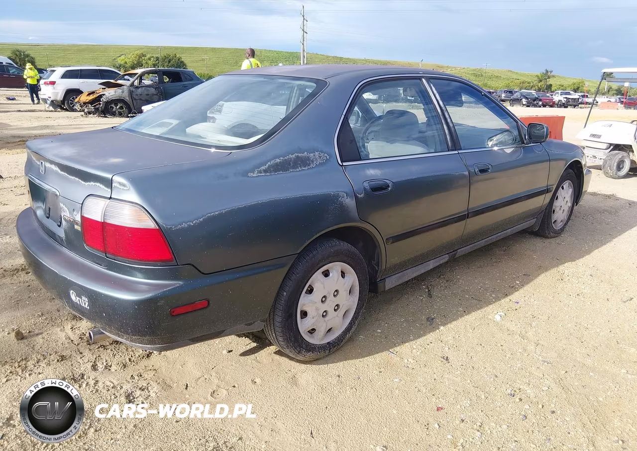1997 Honda Accord Lx VIN:1HGCD5638VA157553 - 4