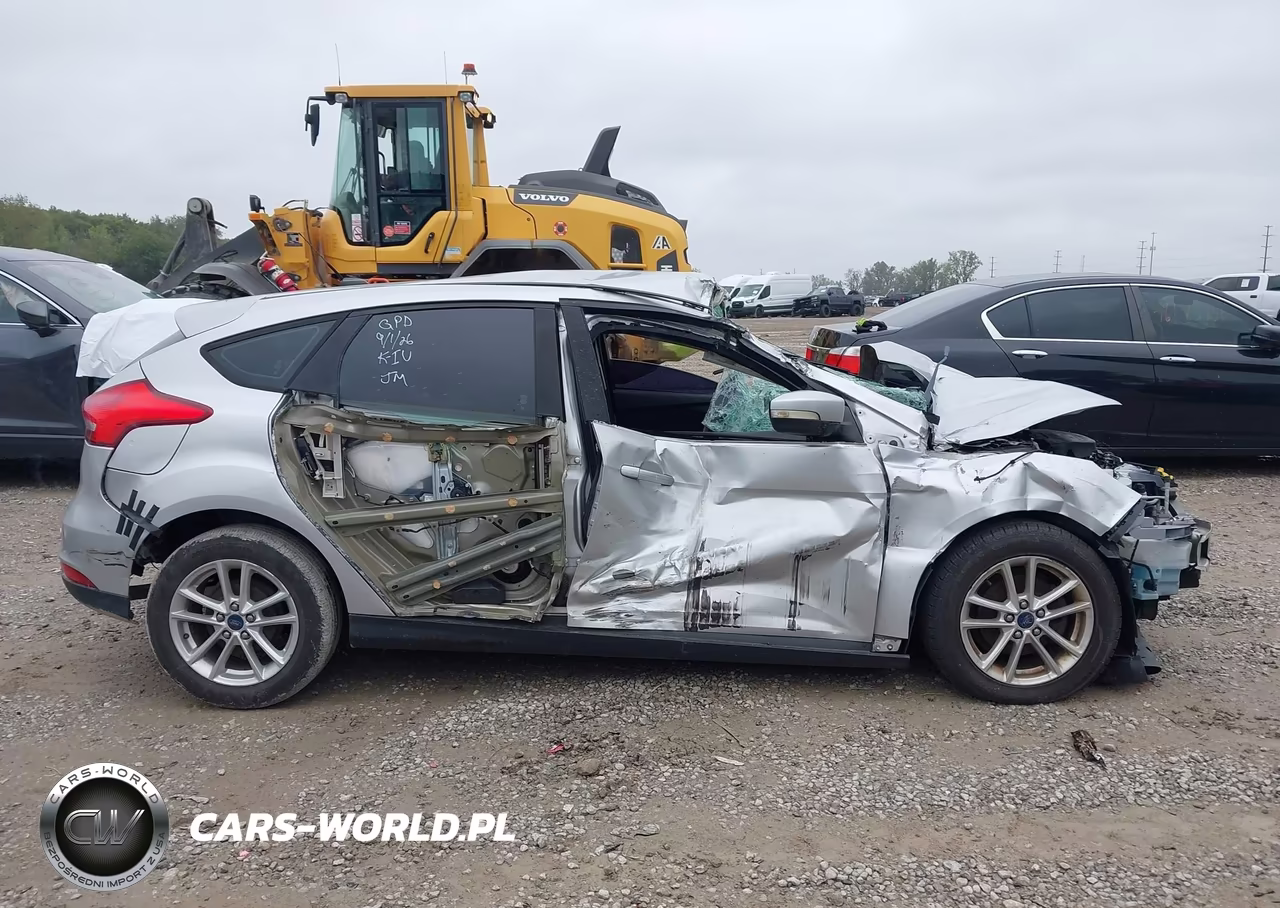 2015 Ford Focus Se VIN:1FADP3K22FL370439 - 13