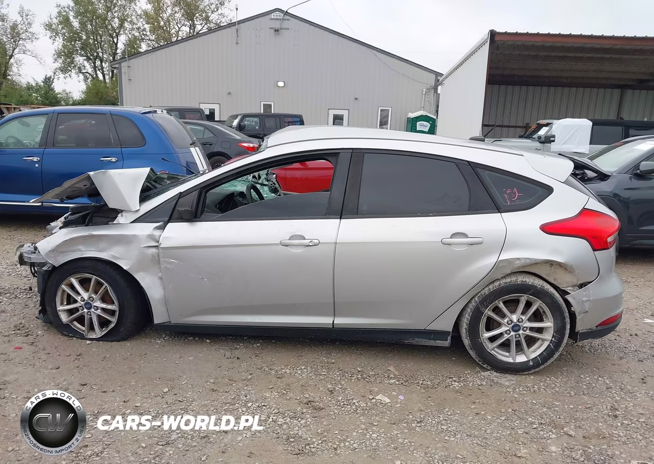 2015 Ford Focus Se VIN:1FADP3K22FL370439 - 14