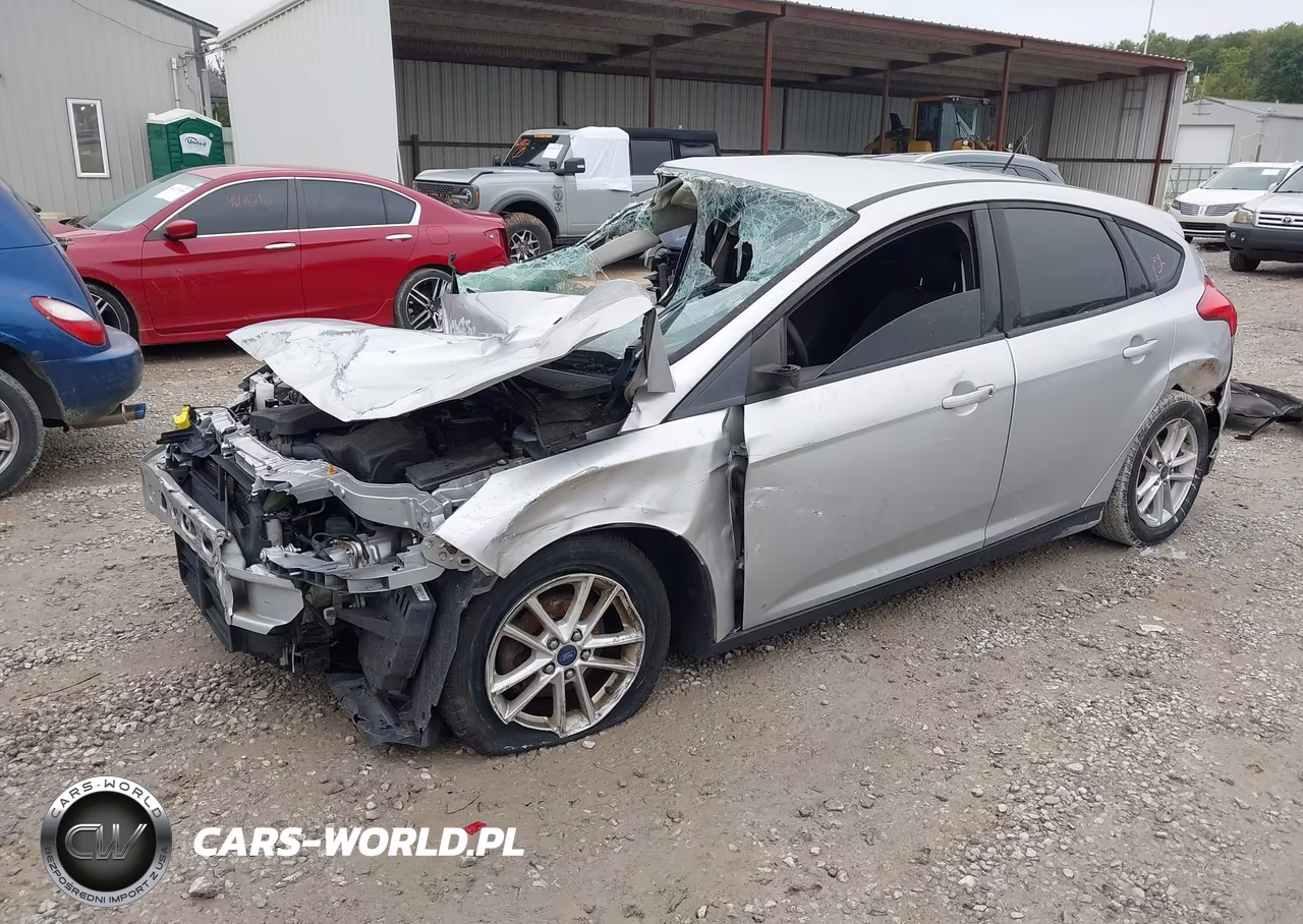 2015 Ford Focus Se VIN:1FADP3K22FL370439 - 2