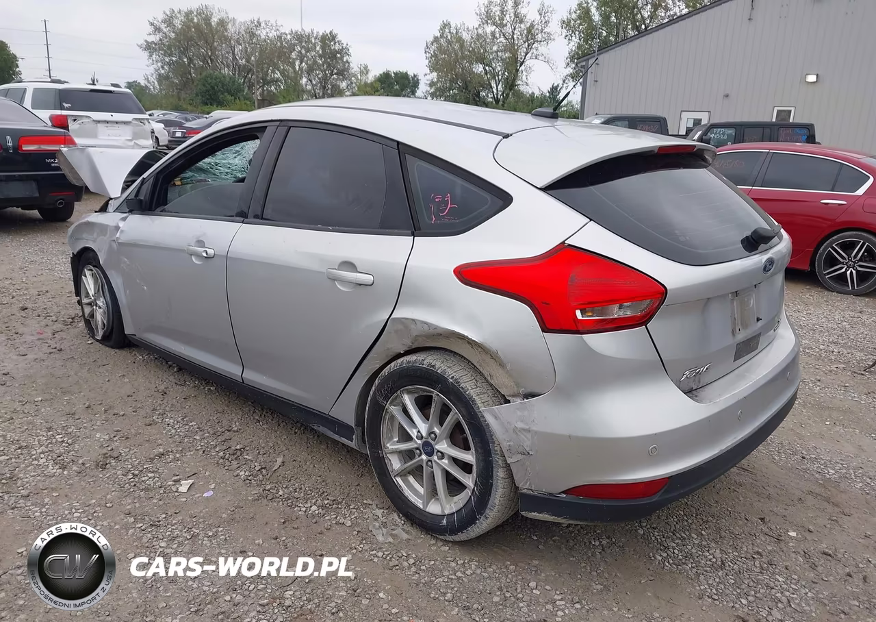 2015 Ford Focus Se VIN:1FADP3K22FL370439 - 3