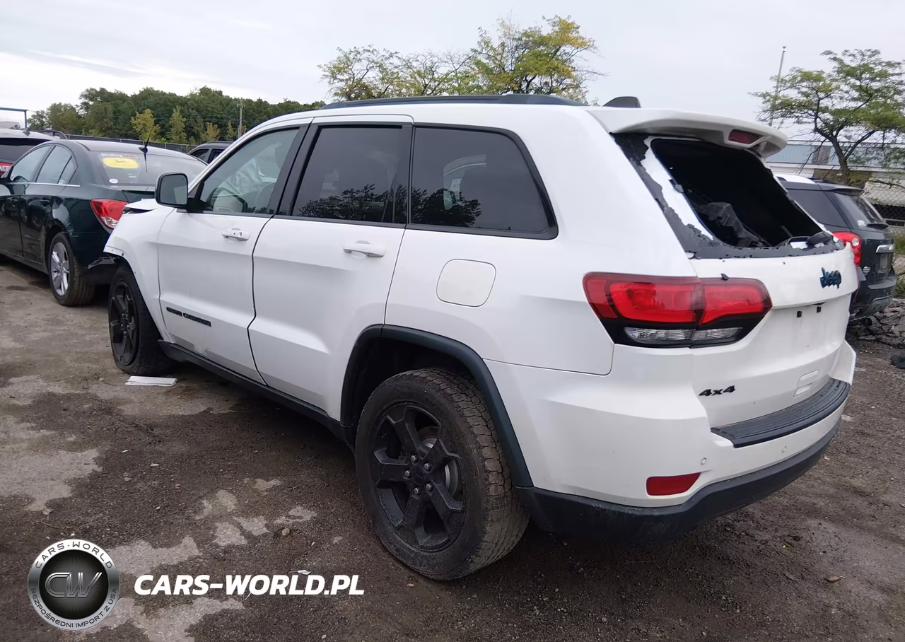 2020 Jeep Grand Cherokee Upland 4X4 VIN:1C4RJFAG6LC115689 - 3