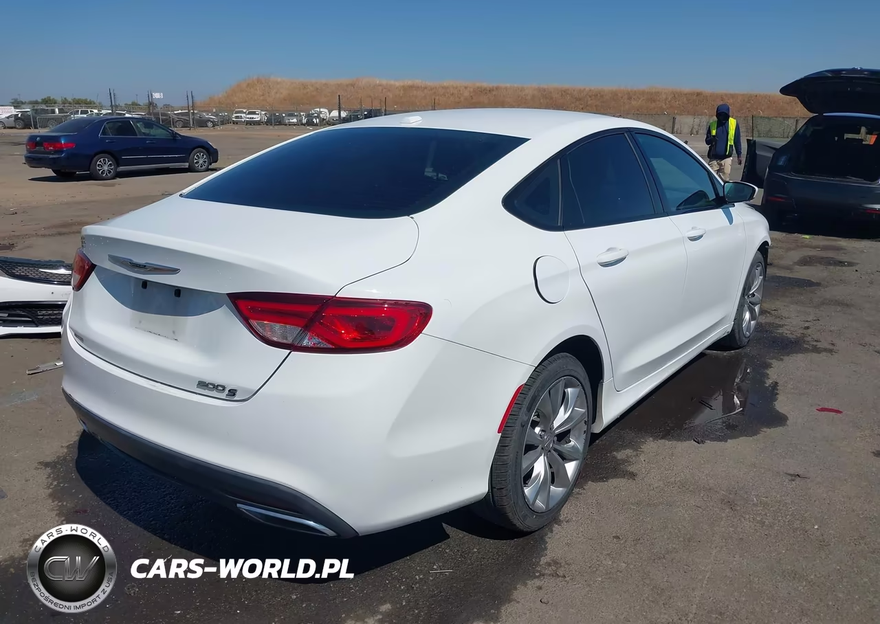 2015 Chrysler 200 S VIN:1C3CCCBB1FN680348 - 4